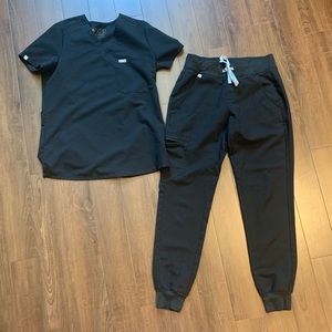 Figs scrub top and bottom